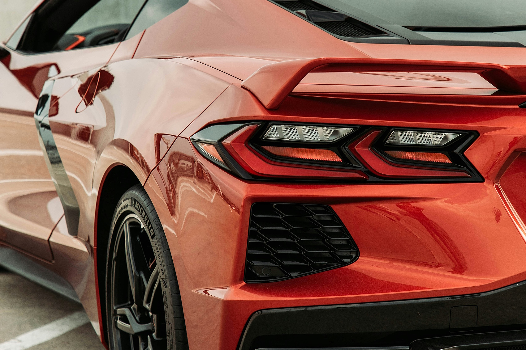 
								McLaren 720s full									