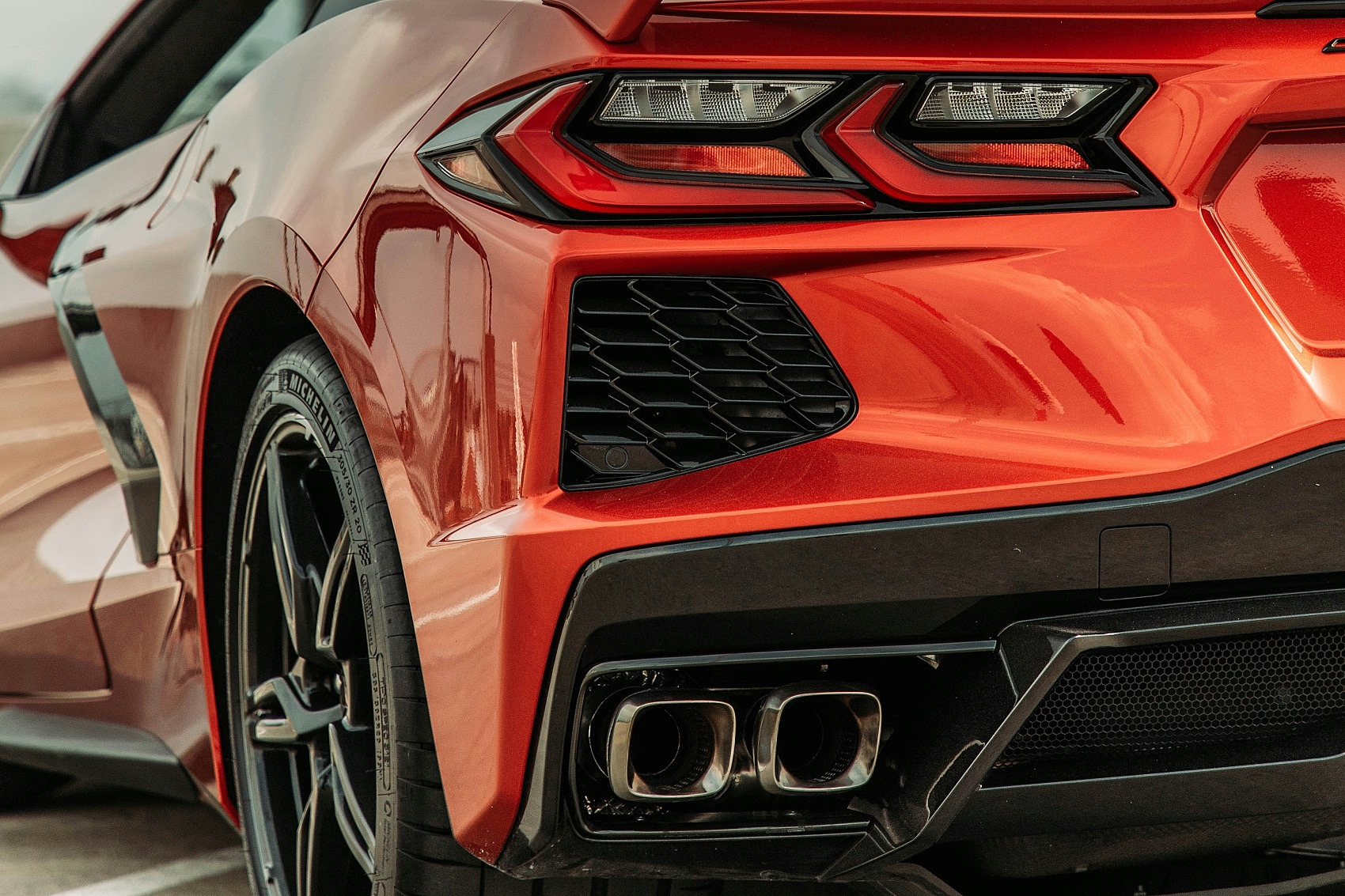 
								McLaren 720s full									